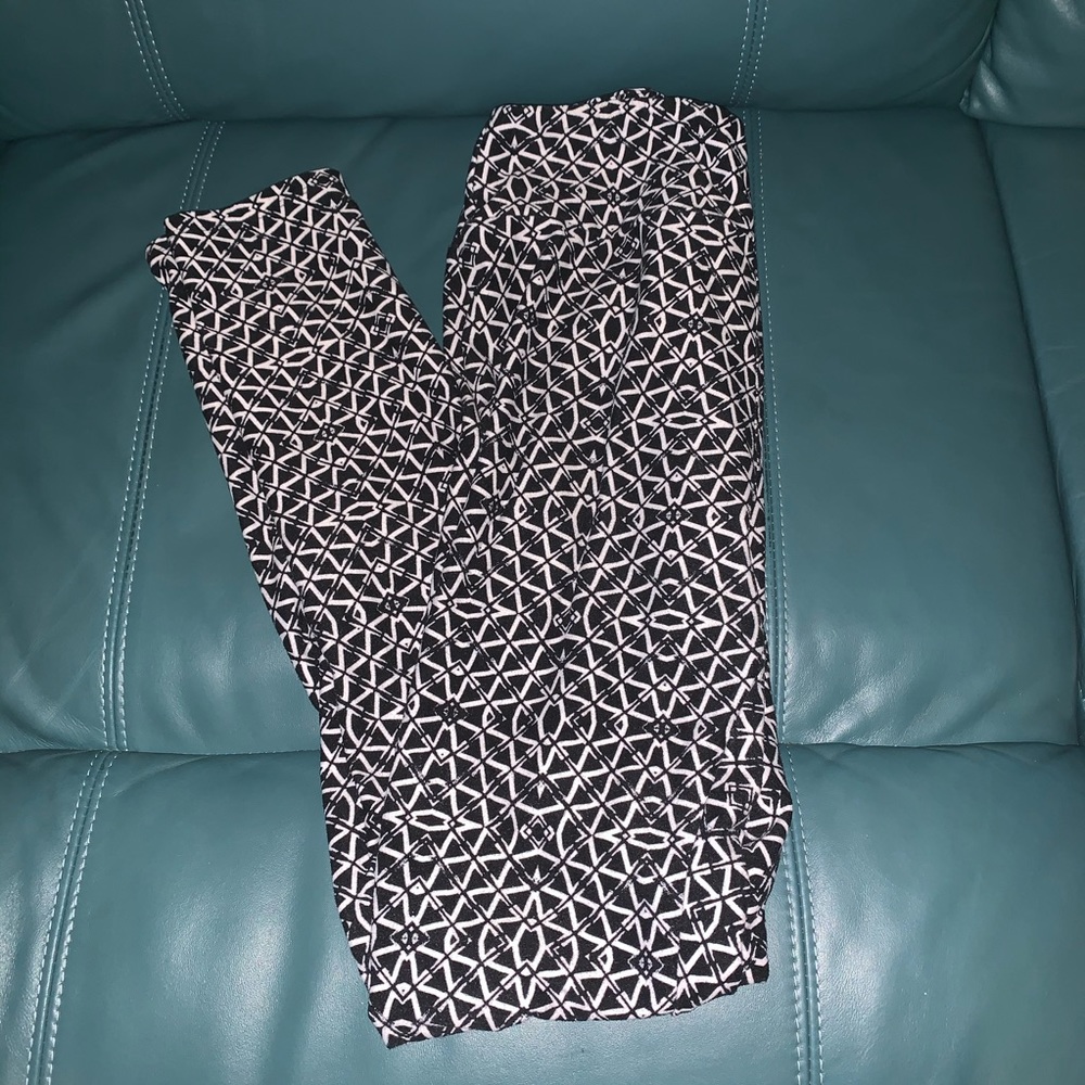 Lularoe black white geometric leggings one size